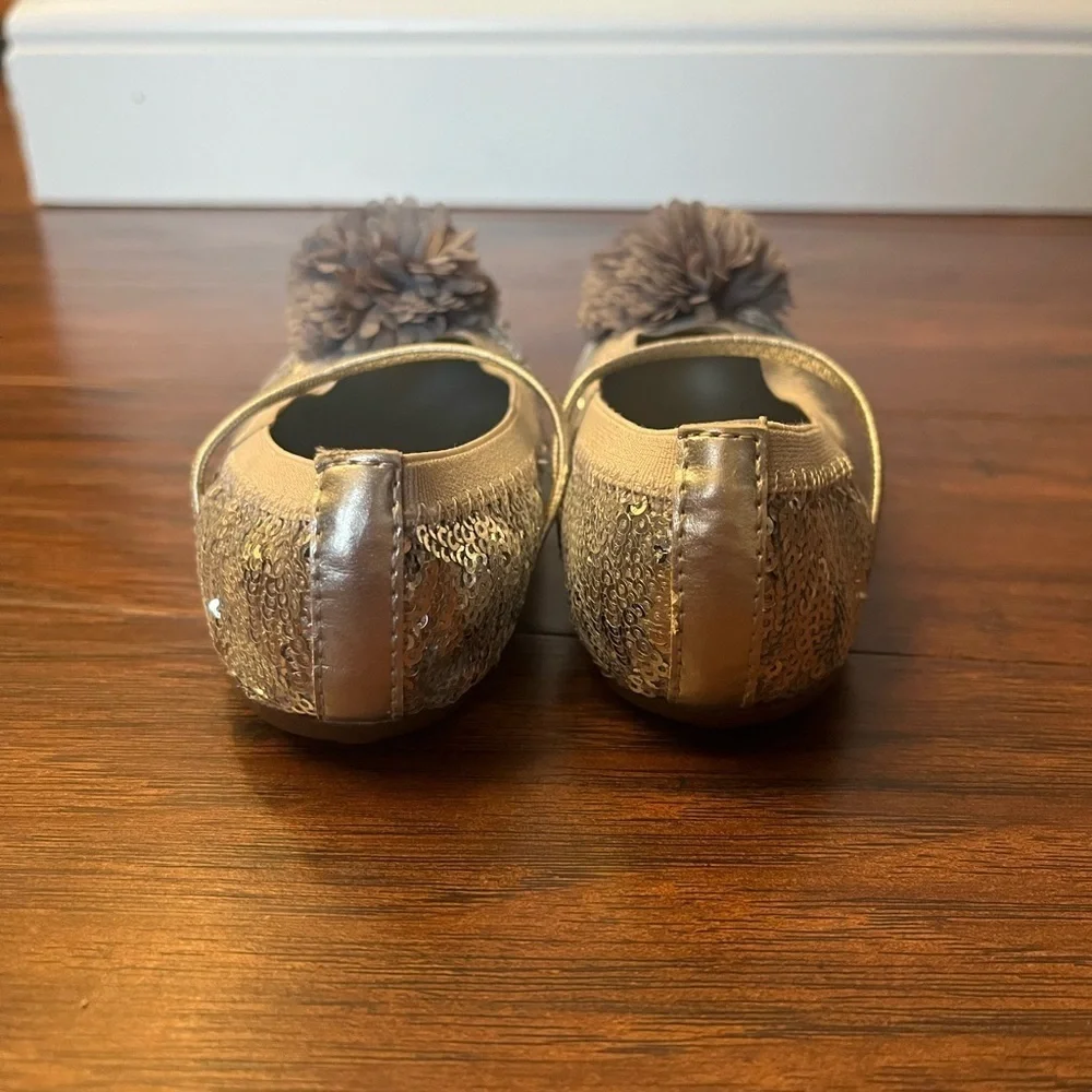 Stride Rite Buffy Silver Glitter Kids Shoes with Flower DetailSize 6.5